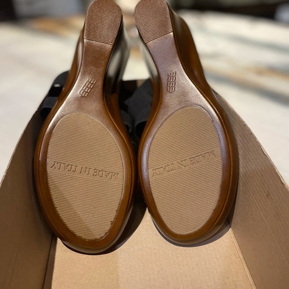 Italian Shoemakers Clover 4 Band Wedge Sandals, - Picture 8 of 8